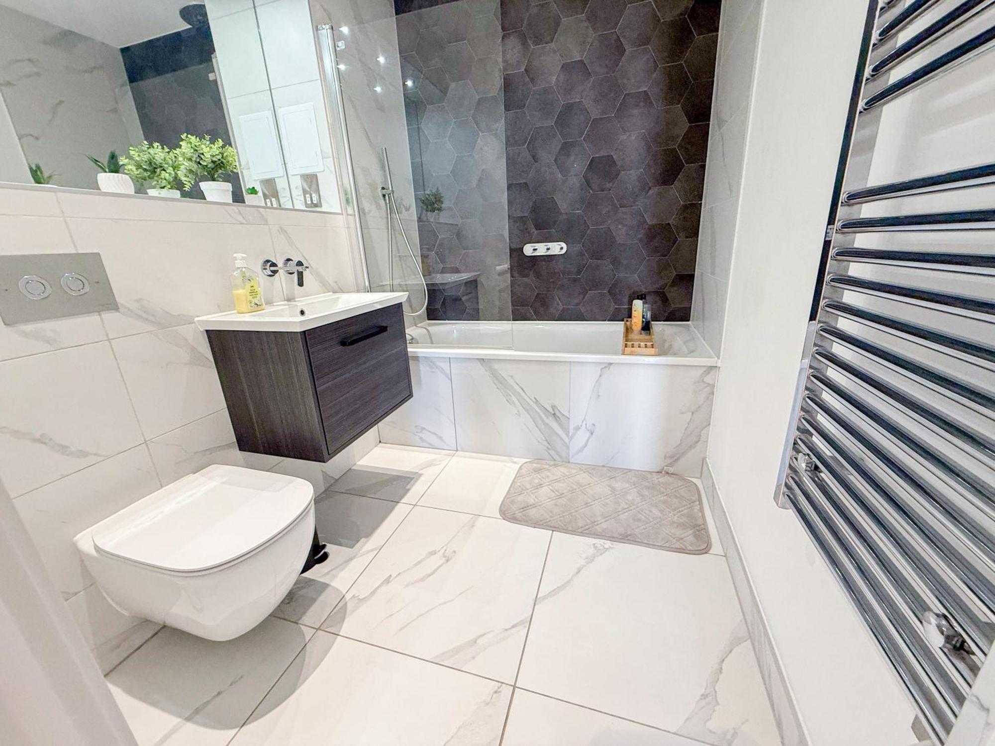 Lux 3-bedrooms Penthouse With Private Terrace & Balcony In Battersea Apartment *