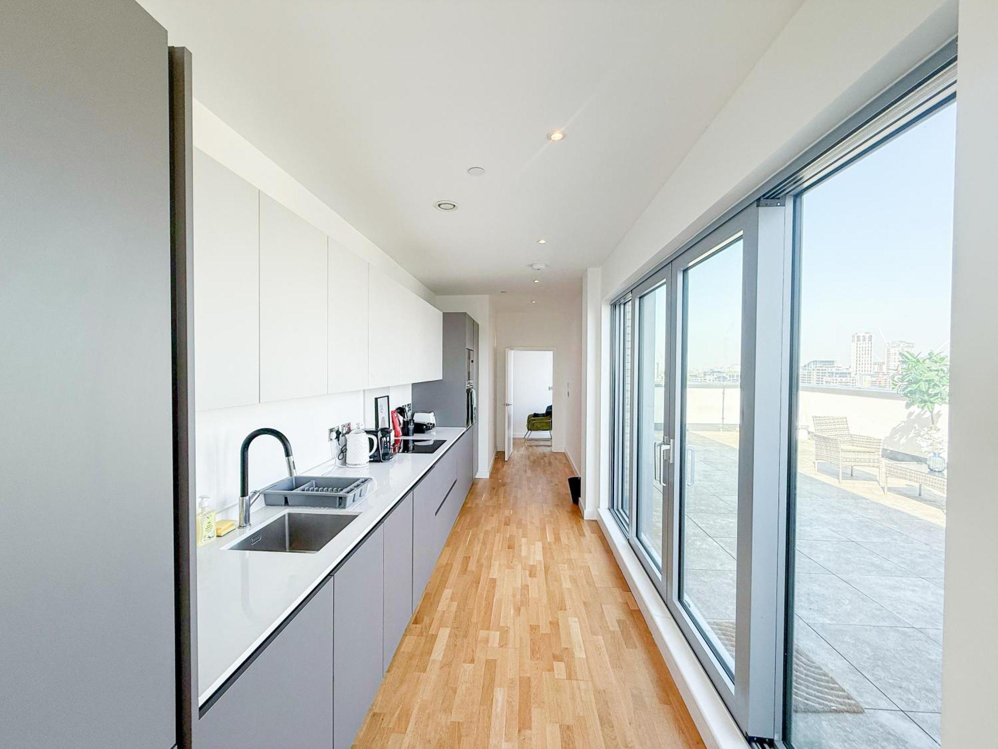Lux 3-bedrooms Penthouse With Private Terrace & Balcony In Battersea Apartment London